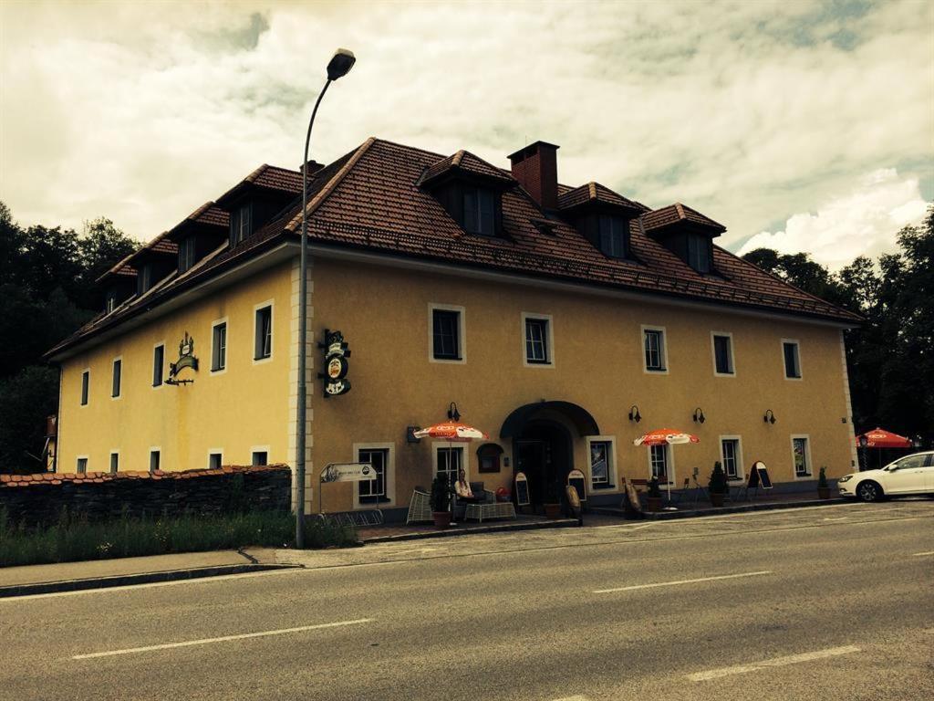 Gasthof Schlosswirt Klagenfurt am Woerthersee Exterior photo